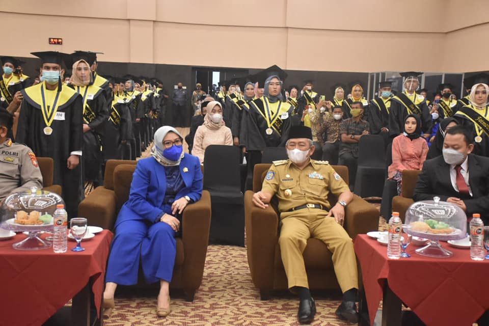 Foto: Gubernur dan Ketua DPRD Sulbar Hadiri Wisuda Unika Mamuju